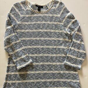 WOMEN'S BLUE AND WHITE STRIPED TOP